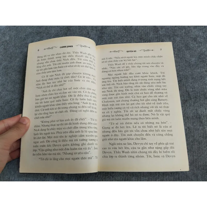 QUYẾN RŨ (CAPTIVATE) - CARRIE JONES 574643