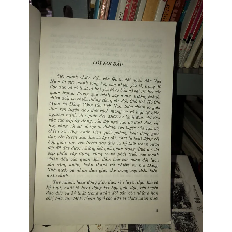 Kết hợp giáo dục, rèn luyện đạo đức và kỷ luật trong quân đội nhân dân Việt Nam 703351