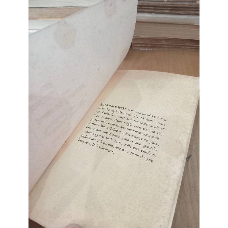 KL Noir: White - Amir Hafizi 992611