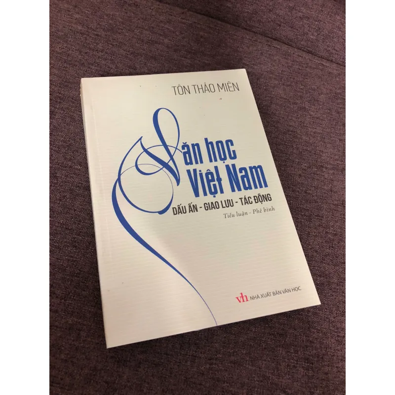 Văn học Việt Nam: Dấu ấn - Giao lưu - Tác động (Tiểu luận - Phê bình) 598889