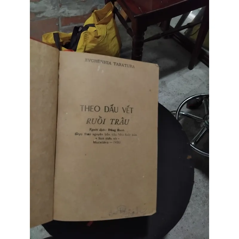 Lần theo dấu vết Ruồi Trâu của Evghenia Taratura 974271