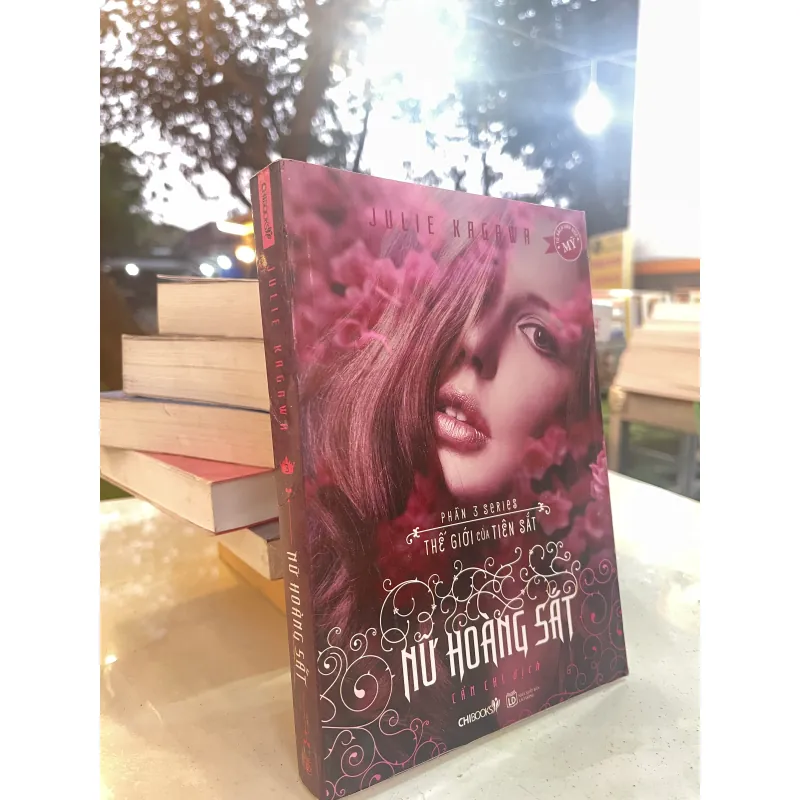 NỮ HOÀNG SẮT - JULIE KAGAWA  1008303