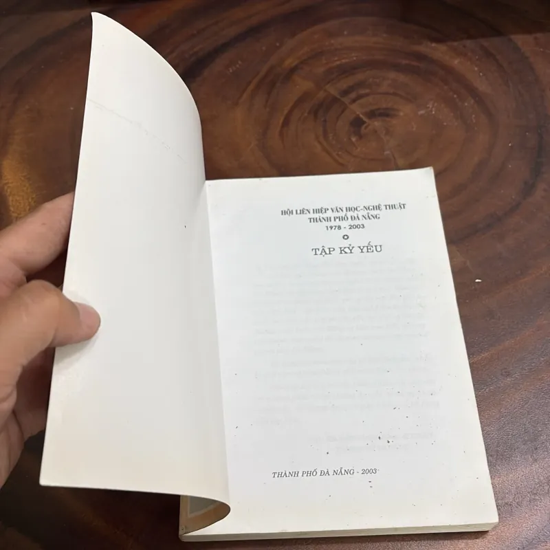 II Tập Kỷ Yếu: Hội Liên Hiệp Văn Học Nghệ Thuật Thành Phố Đà Nẵng (1978 - 2003) 998120
