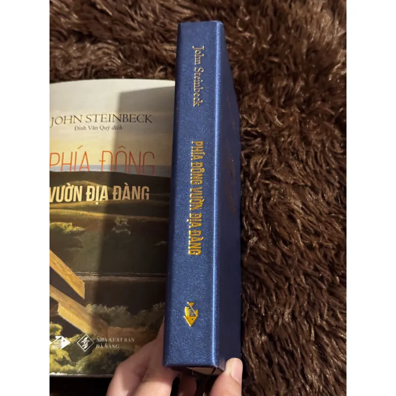 Phía đông vườn địa đàng (bìa cứng, seal) 745404