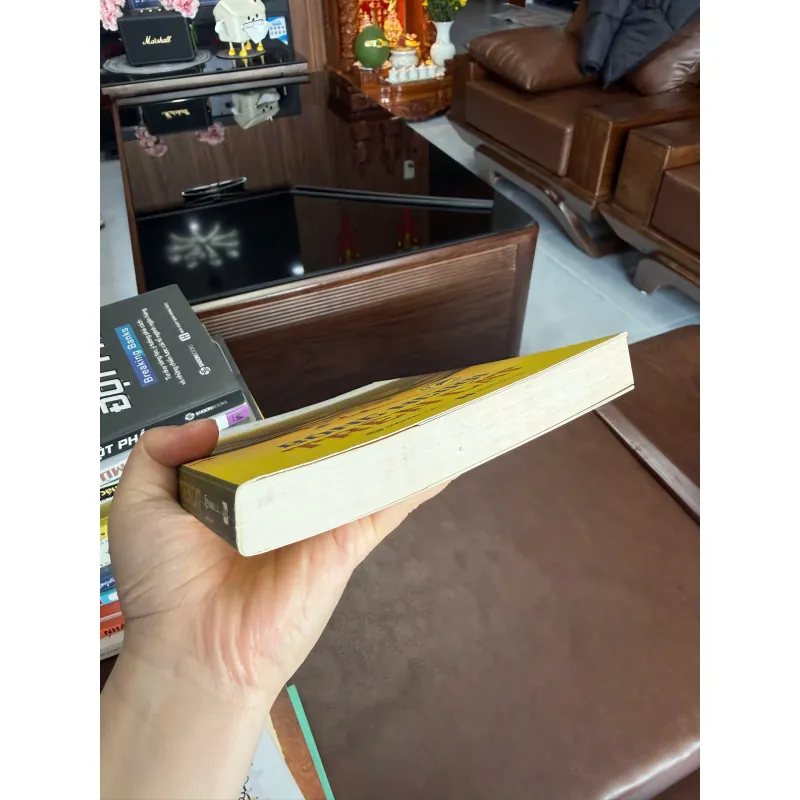 BÓNG NGƯỜI TRÊN CÁT – NHI PHAN- K2 998398