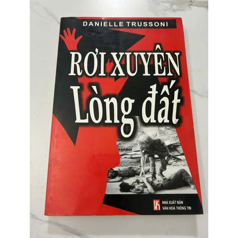 Rơi Xuyên Lòng Đất - Danielle Trussoni 606897