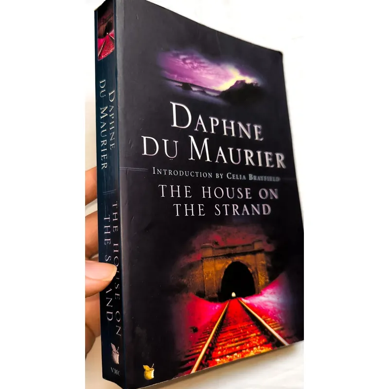 Daphne Du Maurier - The house in the strand  732662
