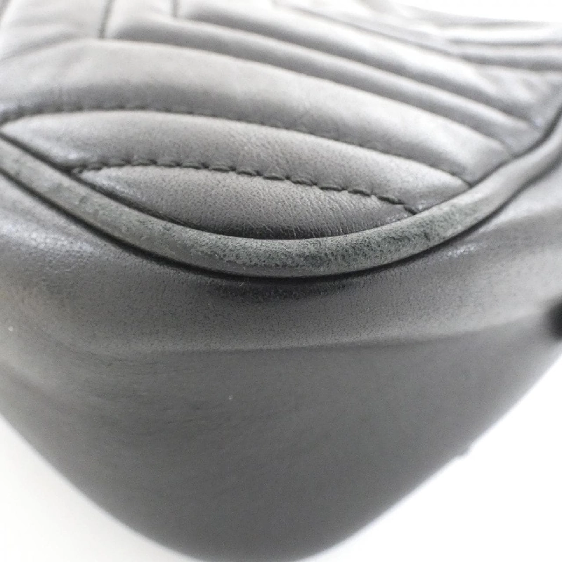 Túi xách vai GG Marmont 447632 DTD1T của Gucci 610844