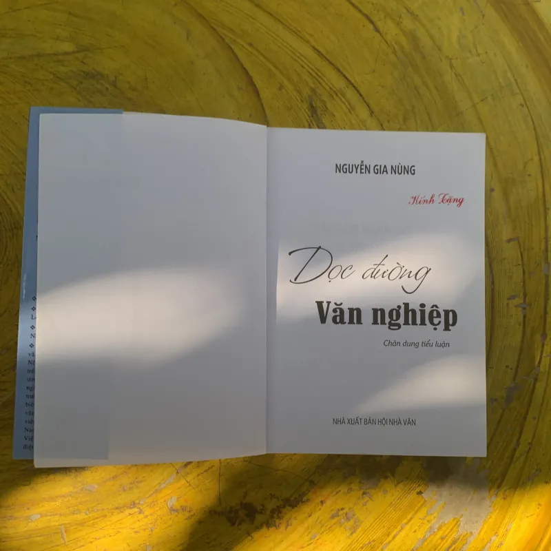 DỌC ĐƯỜNG VĂN NGHIỆP - NGUYỄN GIA NÙNG 1002935