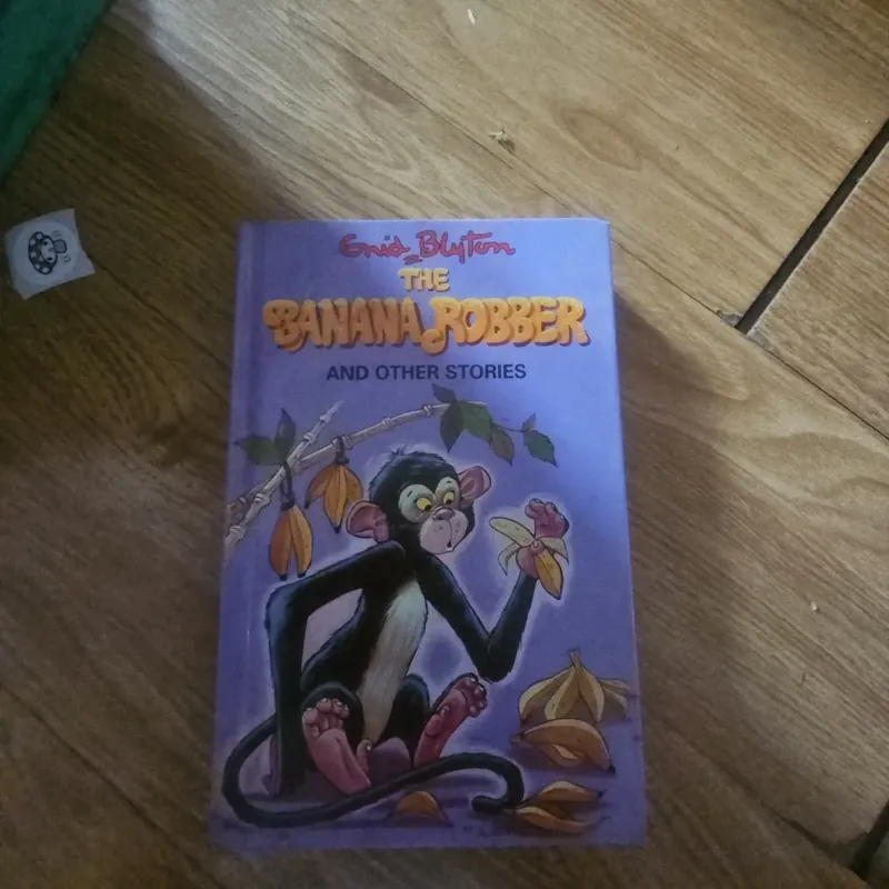The banana robber and other stories (bìa cứng) Giá 30k  603967