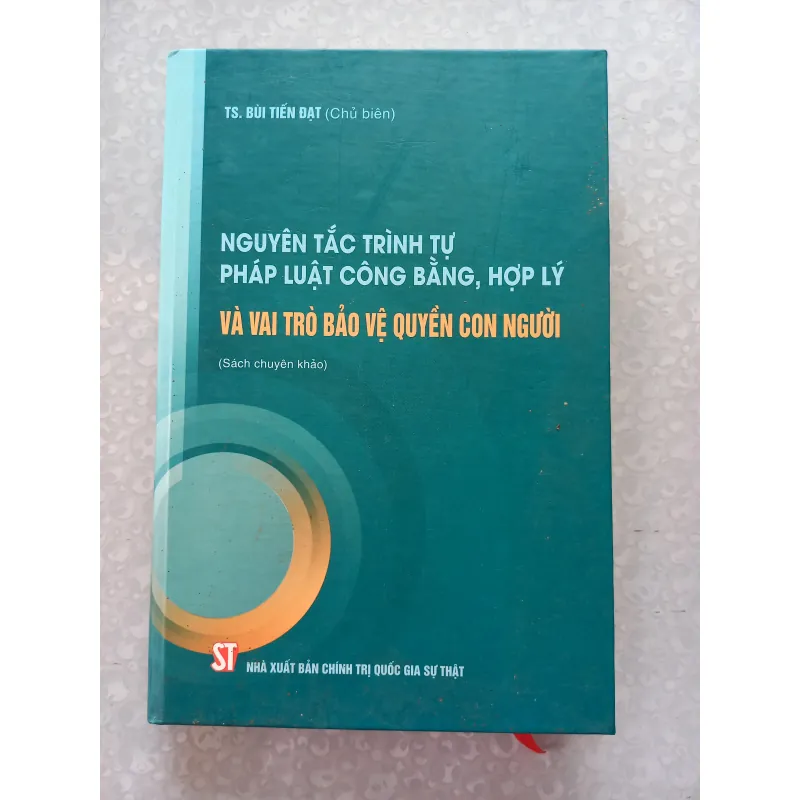 Sách chuyên khảo  935371