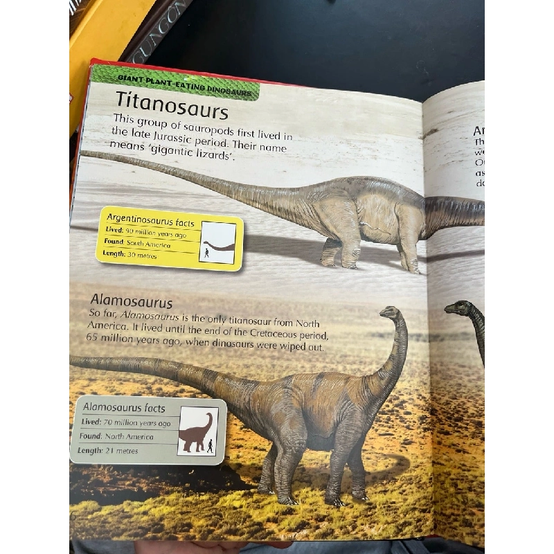 Dinosaurs: step into the world of the dinosaurs 782773