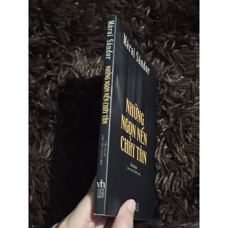 Những ngọn nến cháy tàn 740053