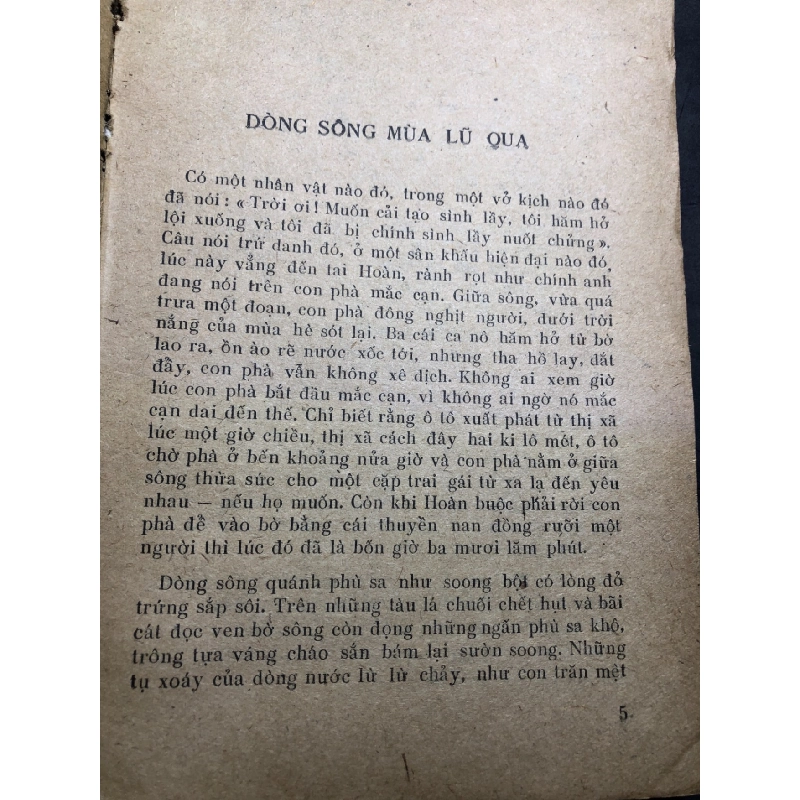 Dòng sông mùa lũ qua mới 50% ố nặng rách gáy có dấu mộc và viết nhẹ trang đầu 1986 Văn Chinh HPB0906 SÁCH VĂN HỌC 915090
