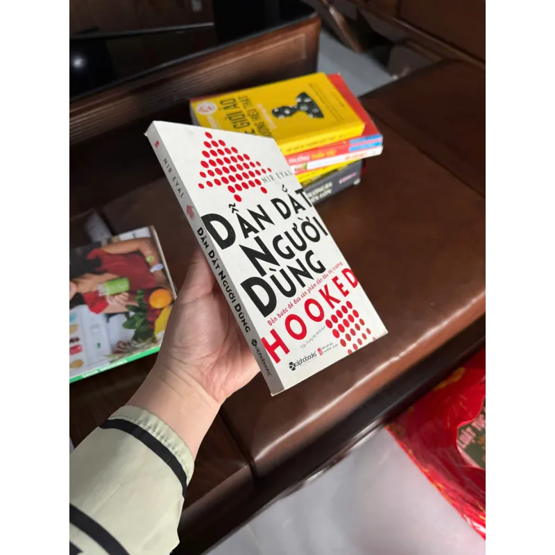 DẪN DẮT NGƯỜI DÙNG (HOOKED) – CÁCH TẠO SẢN PHẨM KHIẾN KHÁCH HÀNG NGHIỆN- K4 1023042