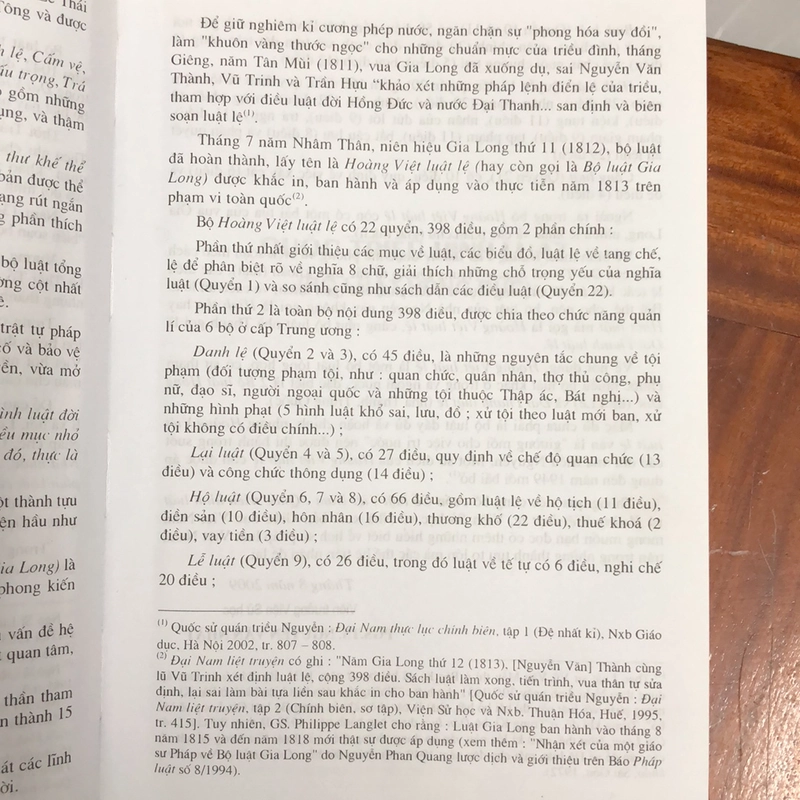 Cổ luật Việt Nam - Quốc triều hình luật và Hoàng việt luật lệ 326185