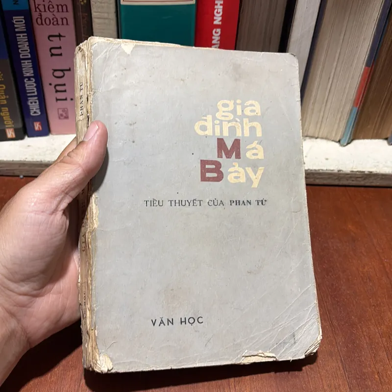 [Sách 7x] - II Tiểu Thuyết Của Phan Tứ: Gia Đình Má Bảy - 1975 797180