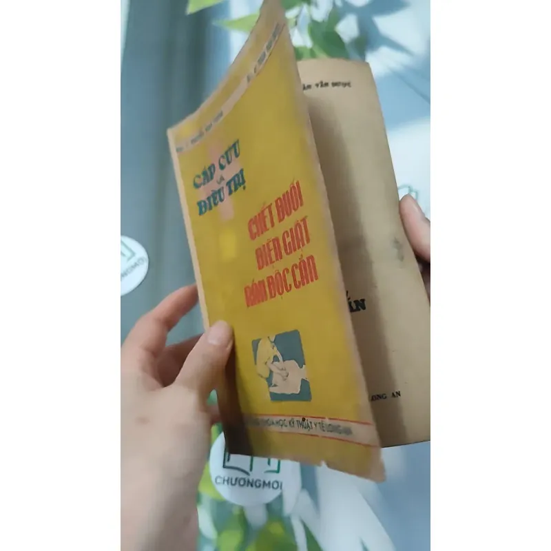 [XƯA] Cấp Cứu Và Điều Trị: Chết Đuối, Điện Giật, Rắn Độc Cắn (1982) - BS. Nguyễn Đình Thiêng - BS. Trần Văn Dược 776013