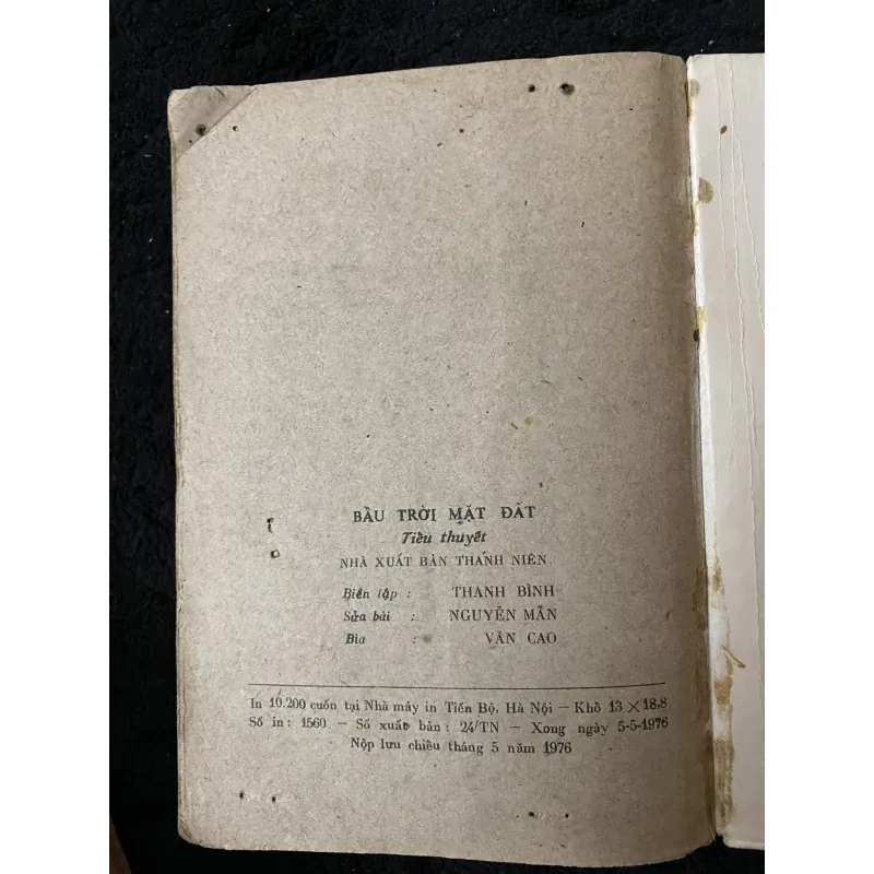 Bầu trời và mặt đất- VĂn Cao vẽ bìa 1003897