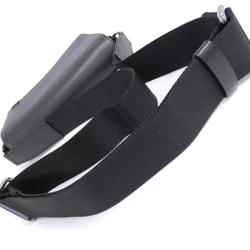 Túi đeo vai Louis Vuitton Taiga District PM M30850 - Hàng hiệu Chính hãng 776462