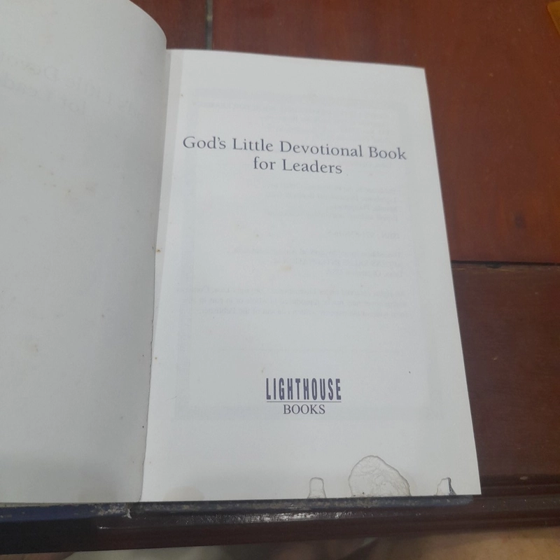 God's Little Devotional Book for LEADERS 524692