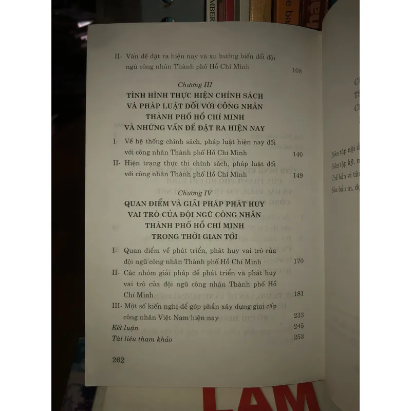 Góp phần xây dựng giai cấp công nhân Việt Nam từ thực trạng công nhân thànhphố Hồ Chí Minh 696819