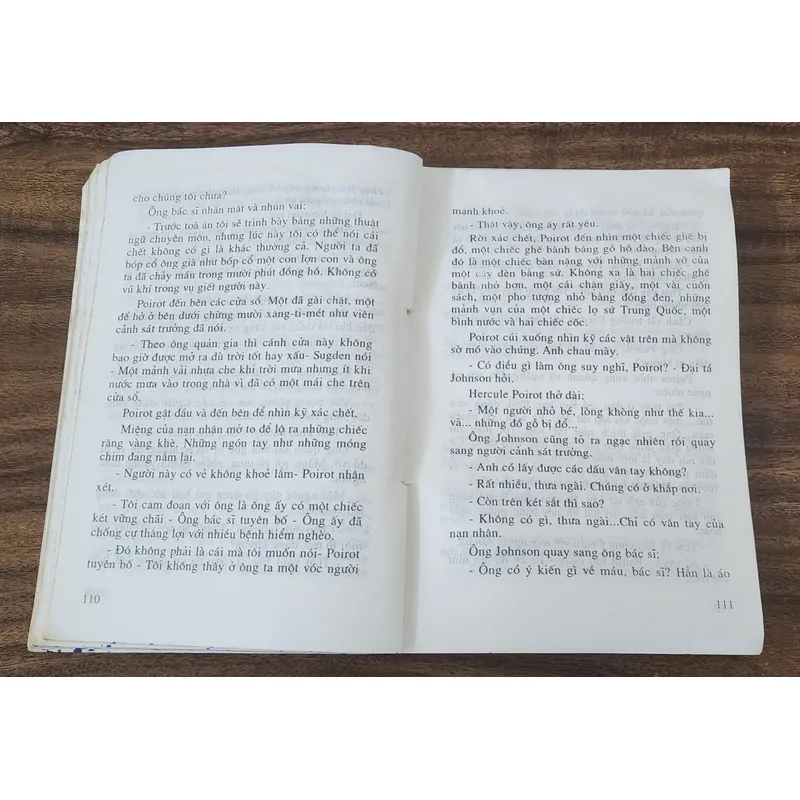 Tiểu thuyết trinh thám của nữ nhà văn Agatha Christie: CHẾT TRONG ĐÊM NOEL (311 trang) 717884