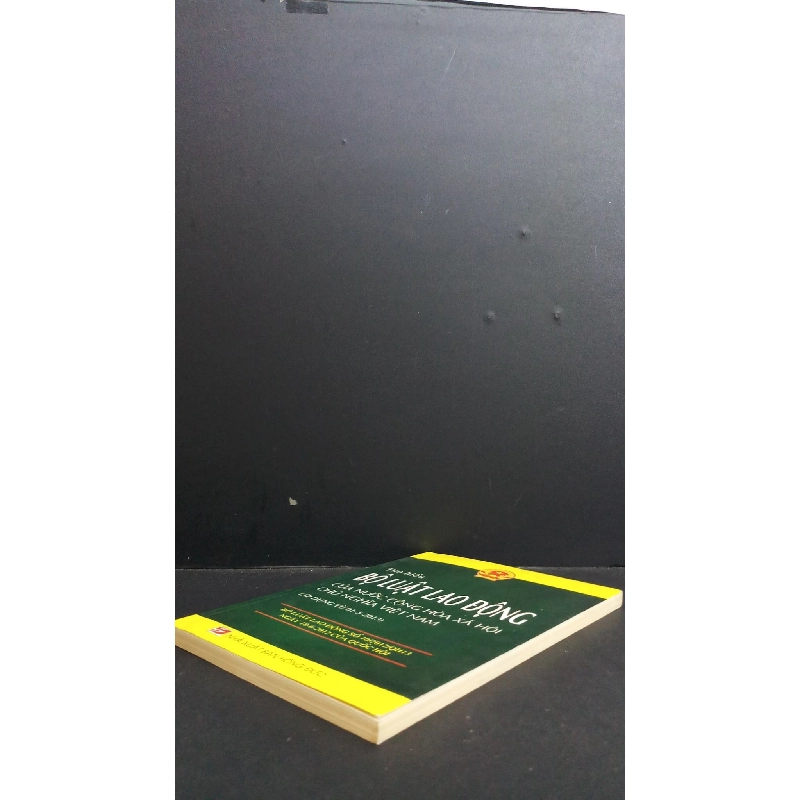 Bộ luật lao động của nước Cộng hòa Xã hội Chủ nghĩa Việt Nam mới 80% ố bẩn bìa 2012 HCM2811 GIÁO TRÌNH, CHUYÊN MÔN 918490