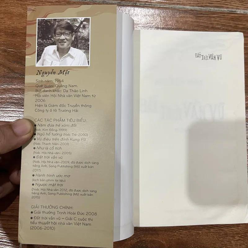 Đất Trời Vần Vũ - Nguyễn Một (15) 567613