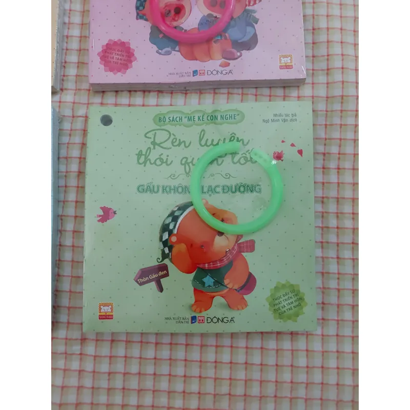 Bộ sách Mẹ Kể Con Nghe (trọn 4 bộ - 1 bộ 10 cuốn), kèm vòng, Đông A 1029315