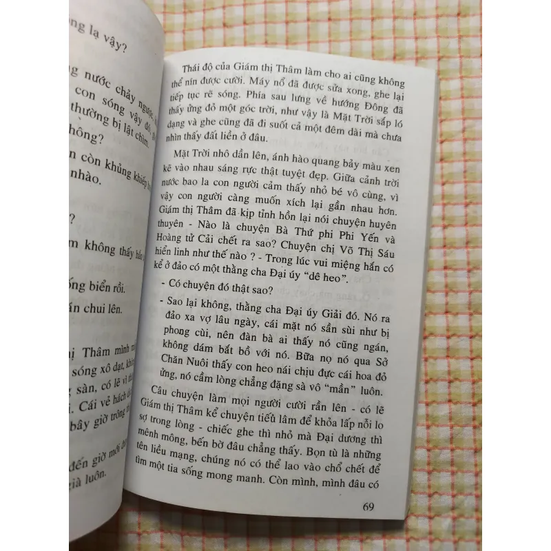 Truyện ký VƯỢT CÔN ĐẢO -Đồng Đen -câu chuyện anh hùng của những người tù chính trị Côn Đảo 753177