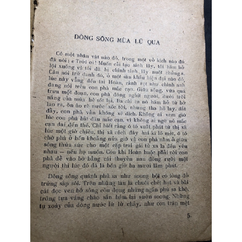 Dòng sông mùa lũ qua mới 50% ố nặng rách gáy có dấu mộc và viết nhẹ trang đầu 1986 Văn Chinh HPB0906 SÁCH VĂN HỌC 164599