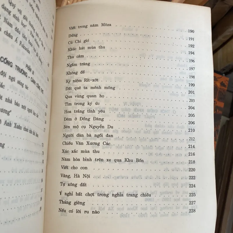 TRƯỜNG ĐẠI HỌC TỔNG HỢP HÀ NỘI, Hôm qua và hôm nay (XB 1996) 760367