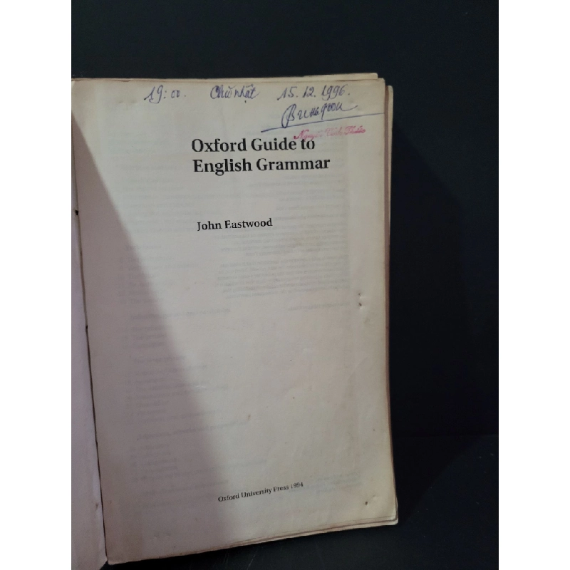 Oxford guide to english grammar mới 80% bẩn bìa, ố vàng, có chữ viết, highlight John Eastwood HCM3004 HỌC NGOẠI NGỮ 445160