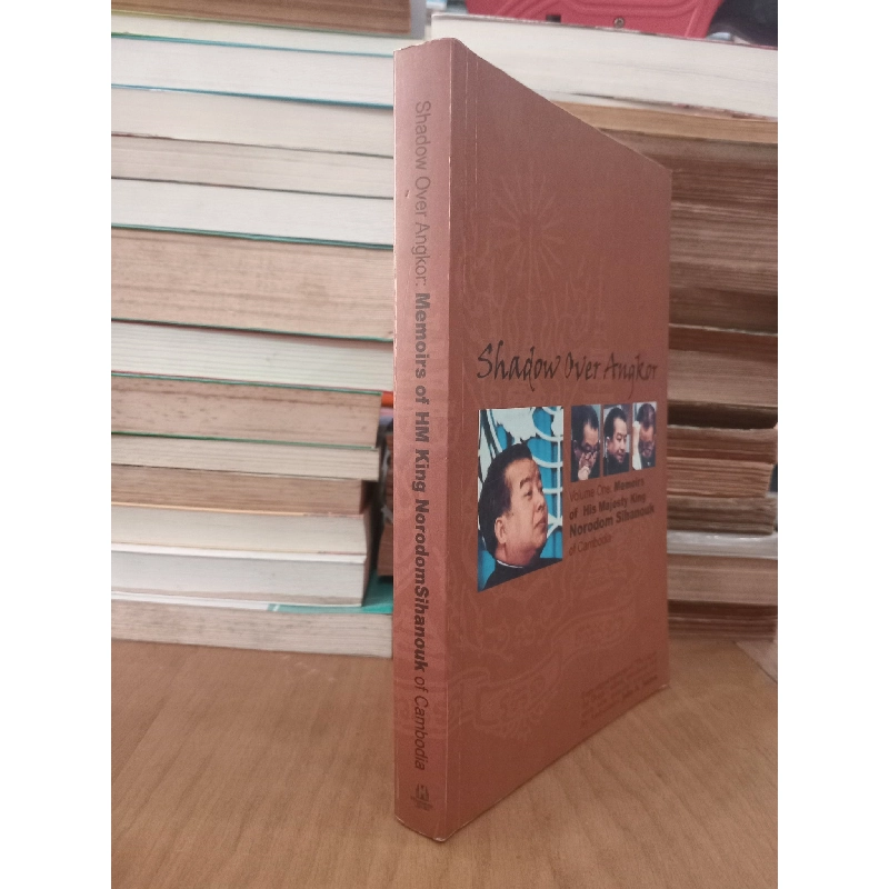 Shadow over Angkor - Julio A. Jeldres 993390