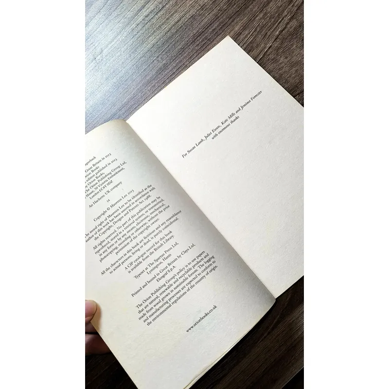 Maureen Lee - FLORA AND GRACE (preloved book) 726595