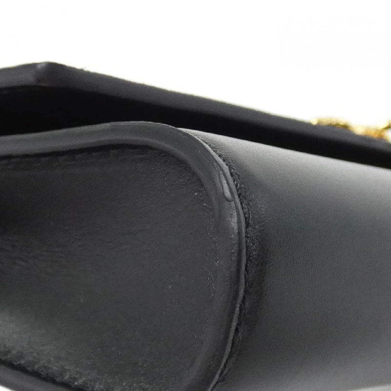 Ví Louis Vuitton On Chain Capucines M12710 Túi đeo vai 608705