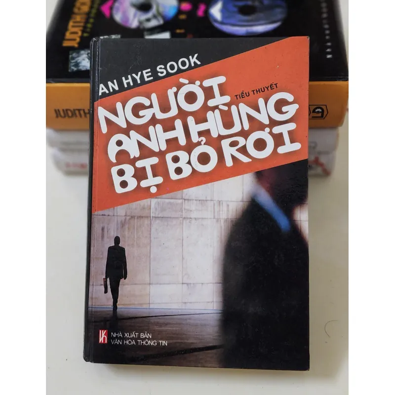 Tiểu thuyết NGƯỜI ANH HÙNG BỊ BỎ RƠI (Bìa cứng) - Tác giả: An Hye Sook 714680