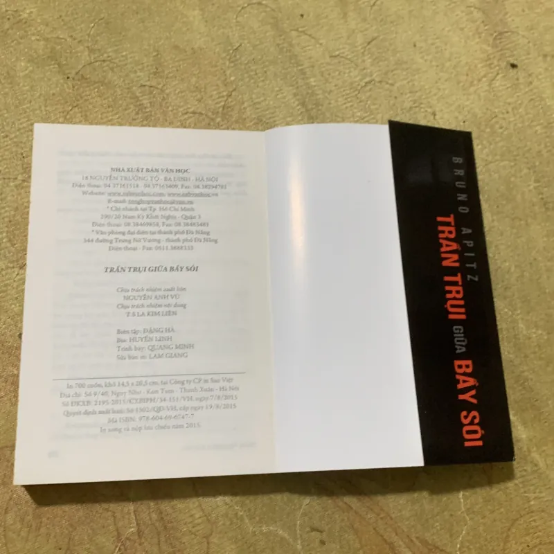 TRẦN TRỤI GIỮA BẦY SÓI - BRUNO APITZ 753075