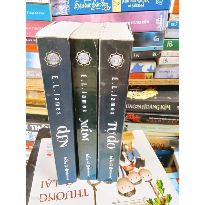 Xám- Đen - Tự Do 469968