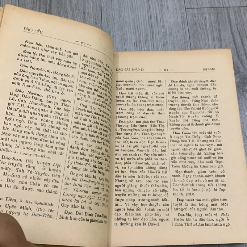 Tự điển thành ngữ điển tích - nhà sách khai trí. 10a2 1025742