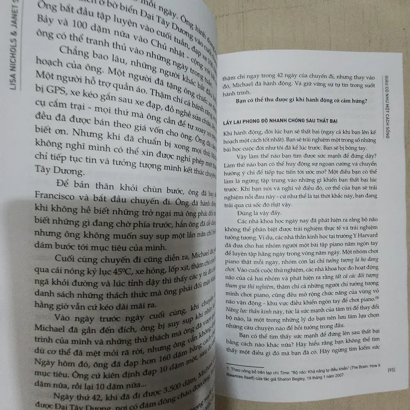 Sách Giàu có như một cách sống của Lisa Nichols 499683