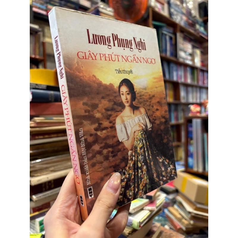 Giây phút ngẩn ngơ - Lương Phụng Phi 789413