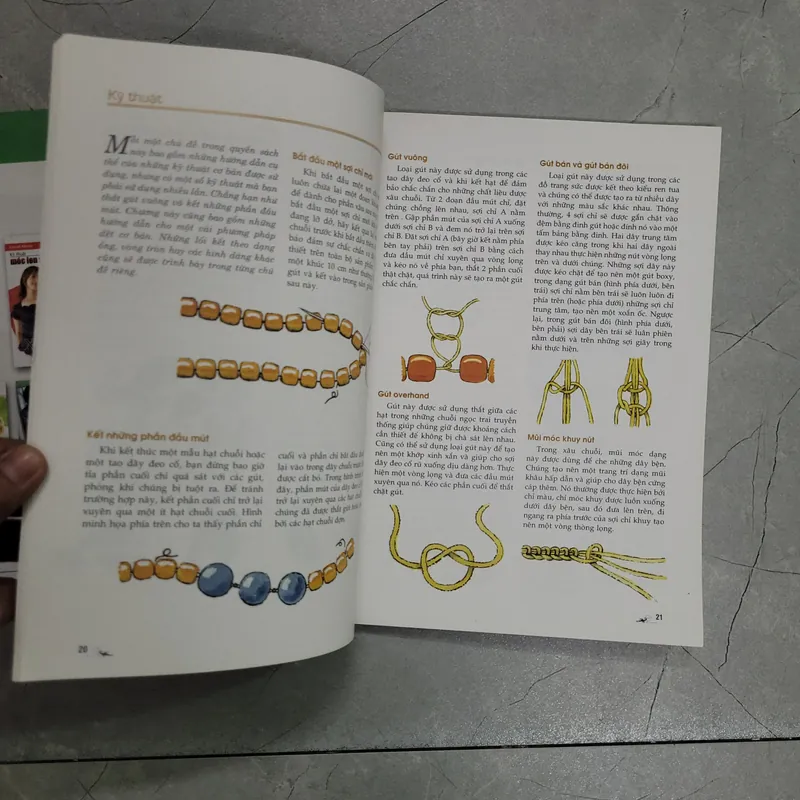 2 cuốn: Kỹ Thuật Móc Len + Nghệ Thuật Xâu Chuỗi Kết Hạt 709576