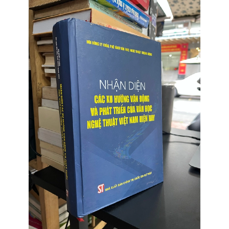 Nhận diện các xu hướng vận động và phát triển của văn học nghệ thuật Việt Nam hiện nay 508545