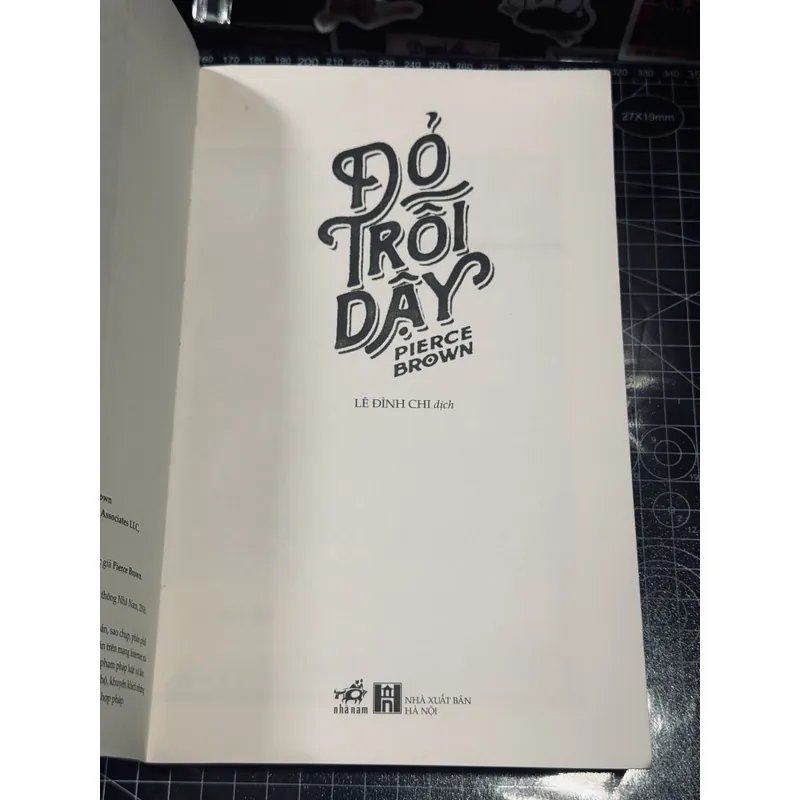 Đỏ trỗi dậy 693528