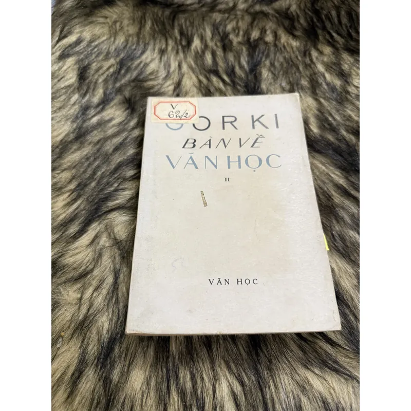 Bàn về văn học  600700