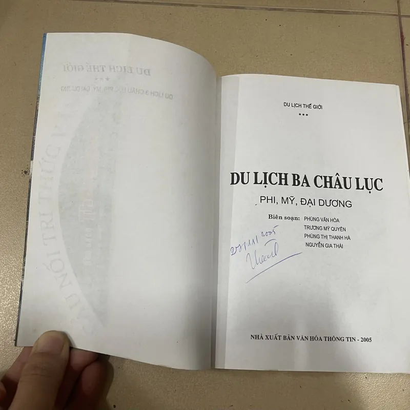 Du lịch thế giới gồm 3 cuốn - Du lịch châu Á - Du lịch châu Âu - Phi - Mỹ - Úc (c43) 717755