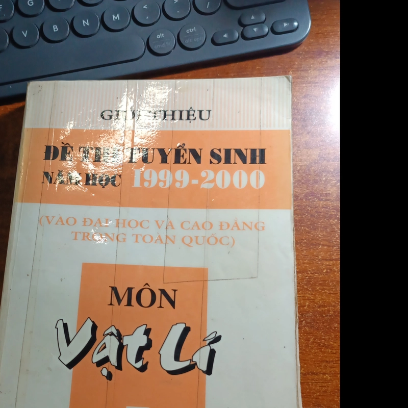 Giới thiệu đề thi tuyển sinh 1999-2000 môn vật lý 447710