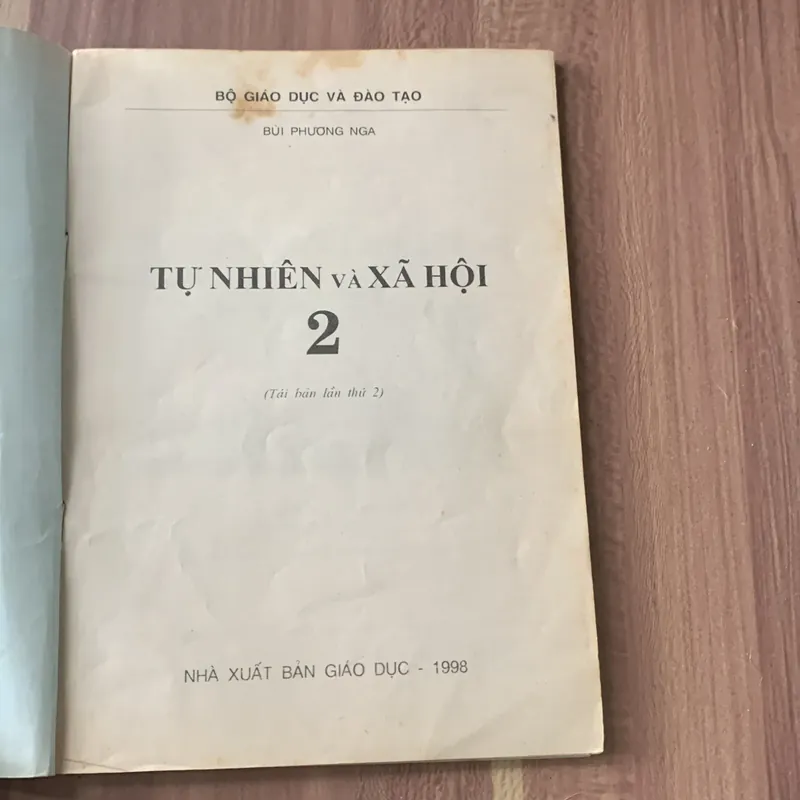 Sách giáo khoa: Tự nhiên và xã hội 2 640698